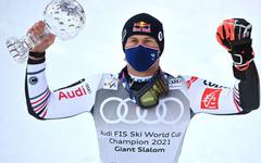 Ski alpin : Alexis Pinturault remporte le gros globe de cristal de la Coupe du monde, le premier Français depuis 1997