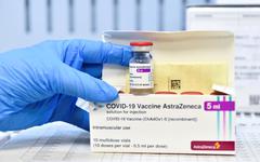Vaccin AstraZeneca : reprendre ou non les injections ? Les pays européens en ordre dispersé