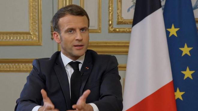 "On a eu tort de manquer d’ambition, de folie", concède Macron à propos de la vaccination en Europe