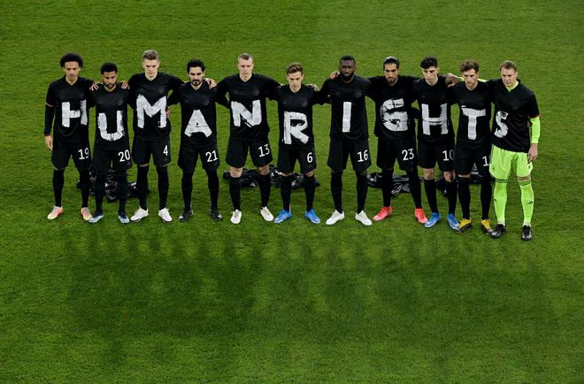 Football - Coupe du monde - Löw (Allemagne) : «Nous luttons pour le respect des droits de l’Homme» (vidéo)
