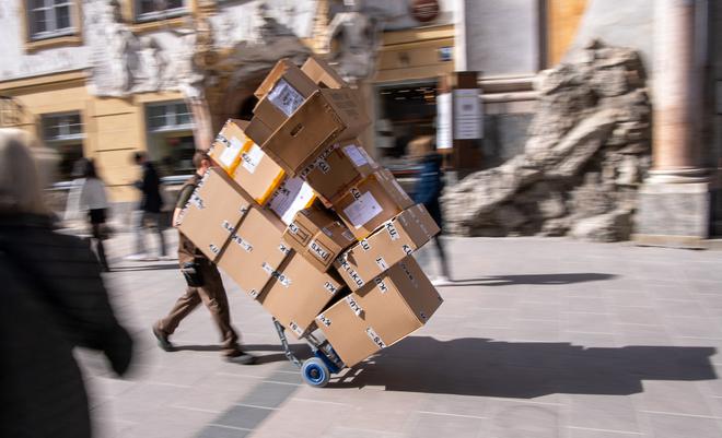 Médicaments, emballages, livraisons… Capital enquête sur un gâchis révoltant