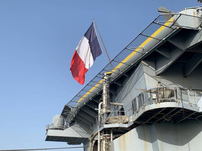 Israël et la France ensemble. Le porte-avions Charles de Gaulle est à Abu Dhabi.