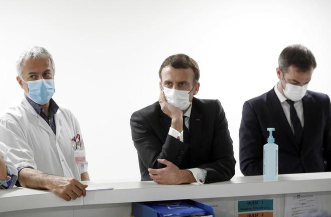 Covid-19 : pourquoi Macron ne cède pas à la pression des médecins