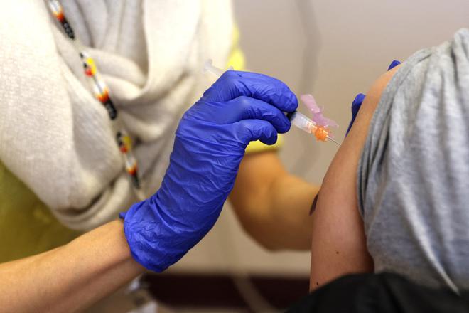 Vaccination aux États-Unis : "Rien n'est gagné", explique Jean-Éric Branaa