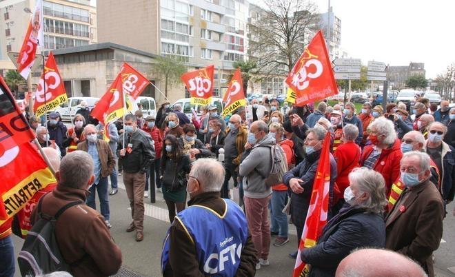 « Tout augmente sauf notre pouvoir d’achat ! » : 200 retraités mobilisés à Cherbourg