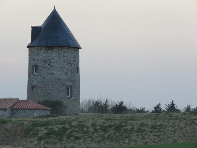 Près des Sables-d’Olonne, la transformation d’un moulin en logements Airbnb validée par la Justice