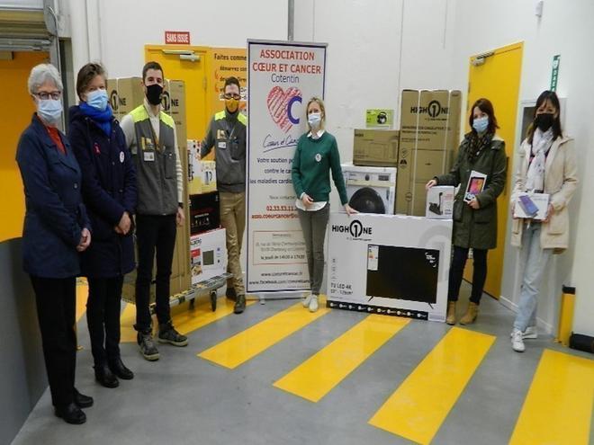 Cherbourg : 1500 euros de cadeaux remis pour les malades du cancer