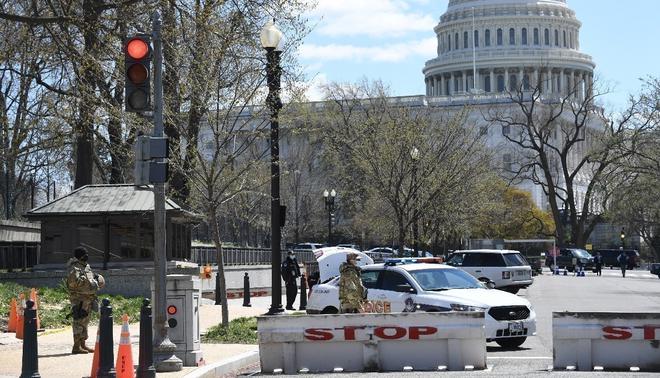 États-Unis : l’un des policiers heurtés par une voiture près du Capitole est mort