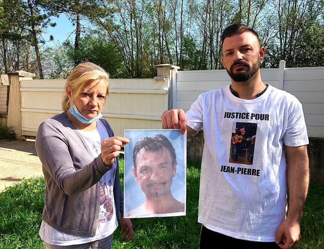 «C’est un meurtre, pas de la légitime défense» : la famille d’un homme tué par la police réclame justice