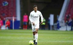 Foot - C1 - Real - Testé positif au Covid-19, Raphaël Varane (Real Madrid) est forfait contre Liverpool