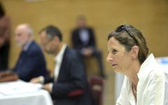 Emmanuelle Ménard réagit  à l'opération antiterroriste à Béziers : "On n'en a pas fini avec le terrorisme"