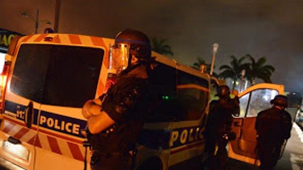 Mayotte (territoire occupé par la France) : attaque terroriste, un Palestinien “Allah akbar” agresse un policier avec une pioche