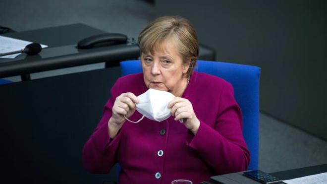 Covid-19: Angela Merkel favorable à un "court verrouillage" de toute l'Allemagne