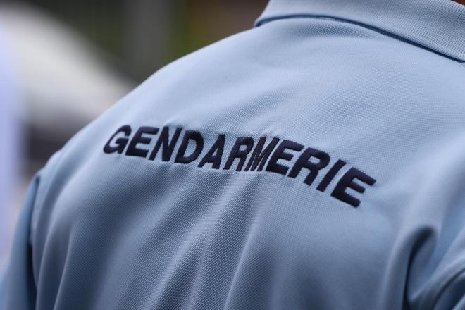 Un couple de gendarmes agressé dans son logement de service à Grandvilliers, le militaire fait usage de son arme