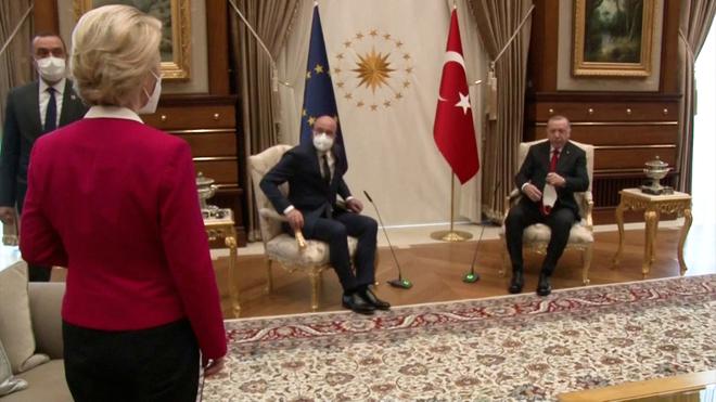 VIDÉO. Ursula von der Leyen privée de siège face à Erdogan : la Turquie impute la responsabilité de l’UE
