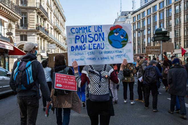 Depuis deux semaines, de jeunes militants font «prendre l’air» à la loi climat malgré les obstacles de la préfecture