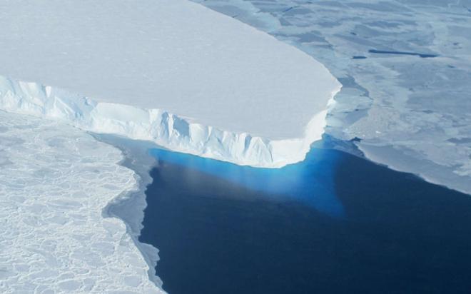 Ils plongent sous le « glacier de la fin du monde » et reviennent avec des nouvelles inquiétantes