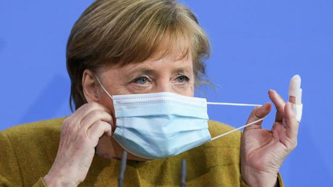 Covid-19: Angela Merkel a reçu une première dose de vaccin AstraZeneca