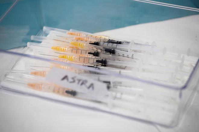 Vaccin AstraZeneca : neuf nouveaux cas de thromboses chez des patients plus âgés