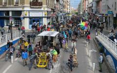 Grenoble : Près de 500 personnes dans les rues pour une vélorution contre « l’urbanisation agressive »