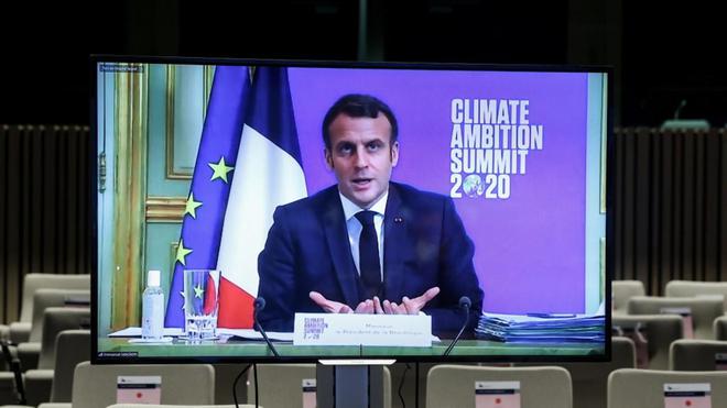 "Il est nécessaire d'accompagner les gens" : Macron concède "des erreurs" sur la question climatique