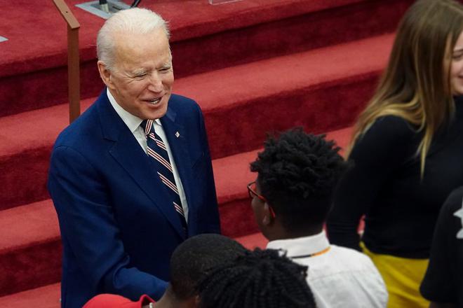 Joe Biden rencontre les Japonais et menace d’atomiser la Chine