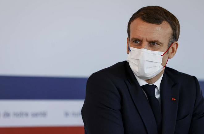 «Plus de bleu sur le terrain» : 10 000 policiers et gendarmes en plus d’ici 2022, confirme Macron