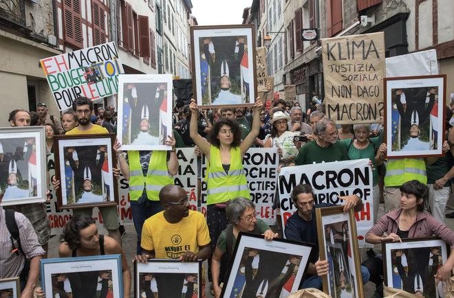 Amiens : le tribunal relaxe un «décrocheur» de portrait de Macron