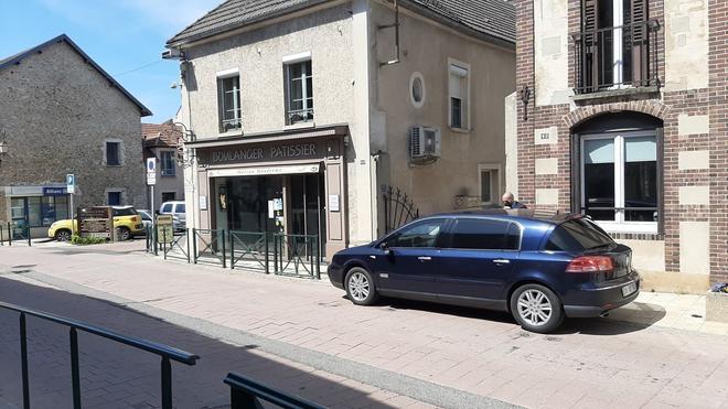 Attentat à Rambouillet. Emmanuel Macron était en début d’après-midi avec la famille de Stéphanie