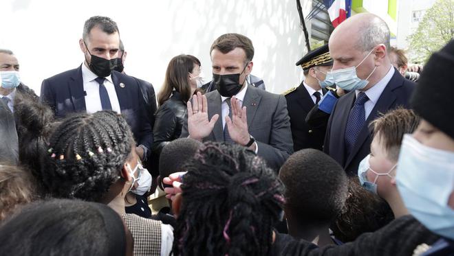 EN DIRECT - Coronavirus: Pour la première fois depuis un an, le seuil des 6.000 malades en réanimation est franchi ce soir en France - Emmanuel Macron laisse entrevoir des allégements pour fin mai