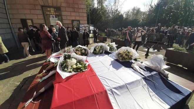VIDEO. Attentat : Rambouillet rend hommage à Stéphanie