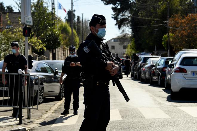 Policière tuée à Rambouillet : "Il était fou", confie le père de l'auteur de l'attaque
