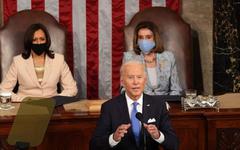 "Un discours qui ne ressemble à aucun autre", "Il est en train de transformer ce que signifie être un démocrate": Joe Biden devant le Congrès vu par les médias américains