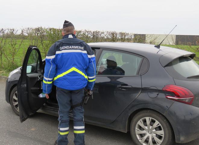 Entre Fougères et Rennes : un automobiliste sans permis prend la fuite devant les gendarmes