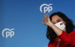 Espagne : la droite triomphe aux régionales à Madrid, revers pour Pedro Sánchez et Podemos