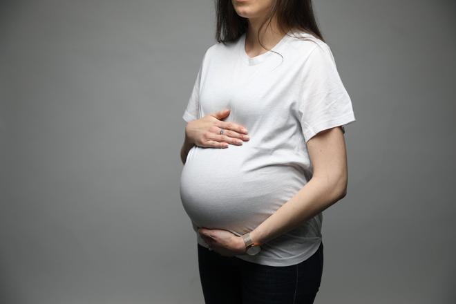 Femmes enceintes : vers un aménagement du dernier trimestre de grossesse en télétravail ?