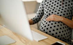 Maternité : les députés se prononcent pour le renforcement du télétravail en fin de grossesse
