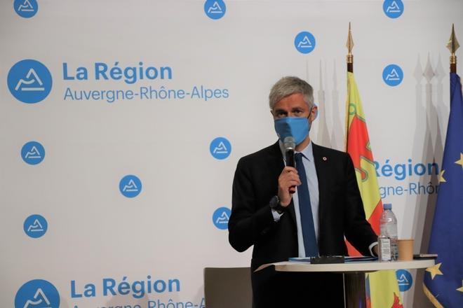 Un mort et des maires non informés : la drôle de liste de soutiens à Laurent Wauquiez pour les régionales