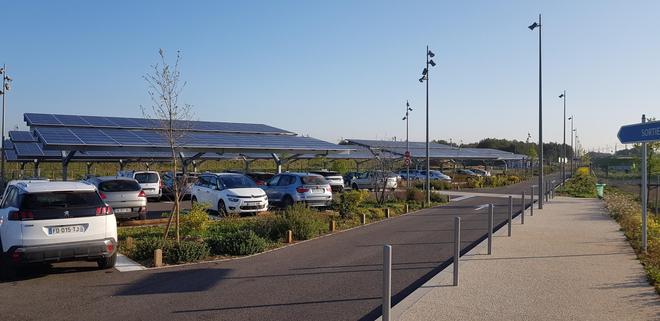 GARE NÎMES PONT DU GARD 8 000 m2 de panneaux photovoltaïques installés sur le parking