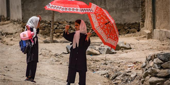 Attentat à la bombe devant une école de filles à Kaboul alors que l’OTAN et les USA commencent le retrait de leurs troupes