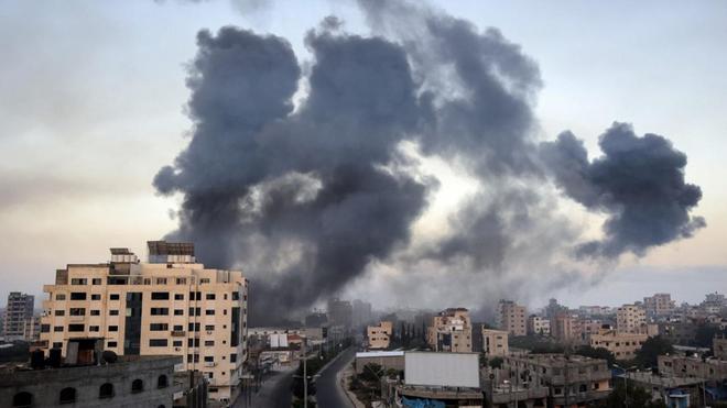 Nouveaux bombardements israéliens sur Gaza après l'envoi de dizaines de roquettes par le Hamas