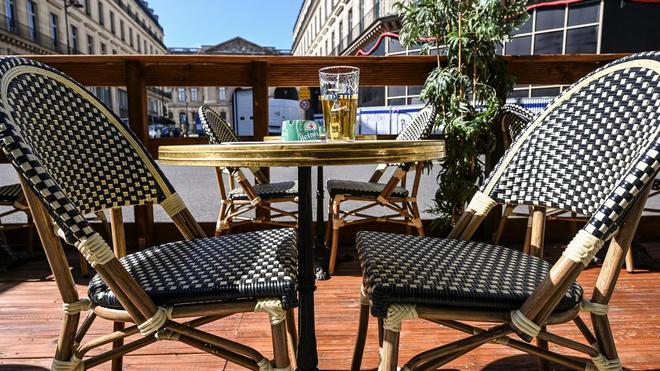 Bars et restaurants : pour les petites terrasses, pas de jauge mais des séparateurs entre les tables