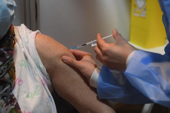 Une troisième dose du vaccin sera administrée dès le mois de décembre