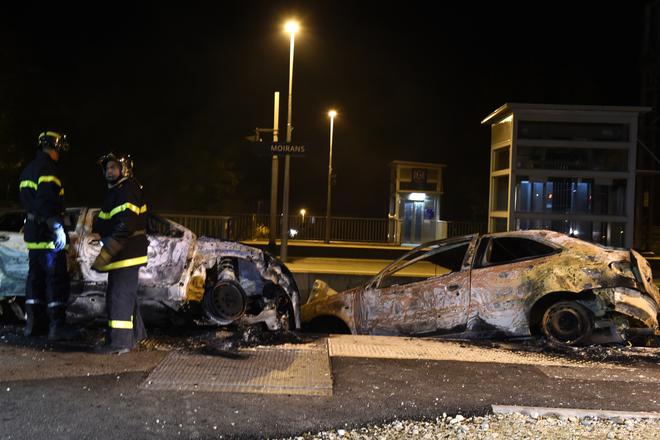 Val-d'Oise : plusieurs voitures brûlées après une nuit de violences urbaines