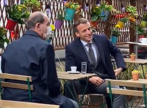 DIRECT. Covid-19 : à une terrasse de café, Macron appelle les Français à «rester prudents»