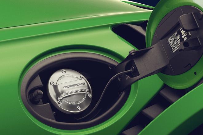 Ce drôle de carburant est aussi vert que l’électricité (selon Porsche)