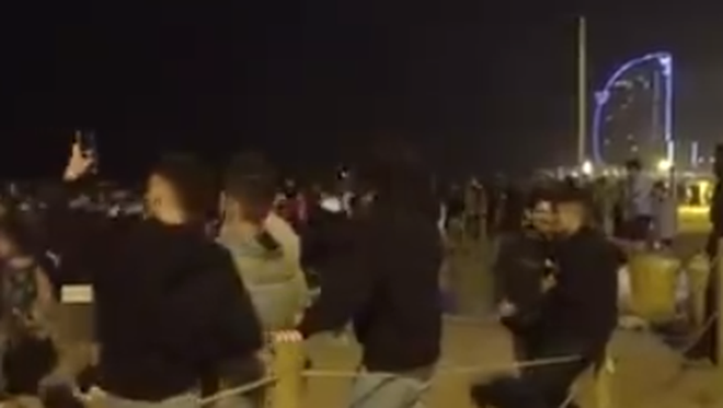 Déconfinement : à Barcelone, une nouvelle nuit de folie pour des milliers de fêtards finalement délogés par la police
