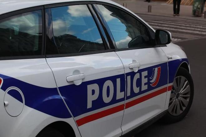 Course folle à Stains: un chauffard fonce dans deux véhicules de police