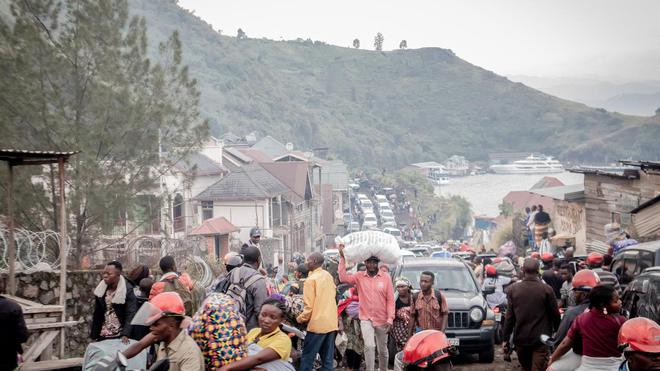 EN DIRECT - Risque d'éruption du volcan Nyiragongo en RDC : des milliers d'habitants fuient Goma