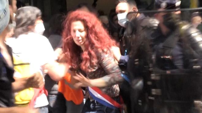 VIDÉO. Une députée LFI bousculée violemment par un policier lors d’un rassemblement d’agriculteurs à Paris